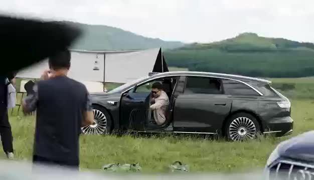 享界S9T配备问界M9/M8同款电动门