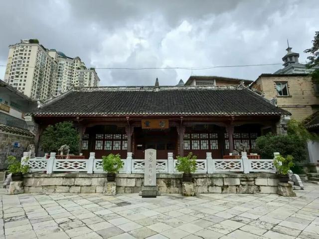 国庆打卡南明红色地标 在峥嵘岁月中汲取奋进力量