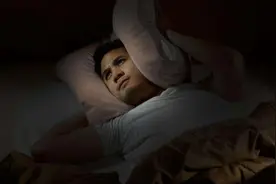 为什么一到凌晨3、4点就醒来？医生：或是身体这2处堵了图片