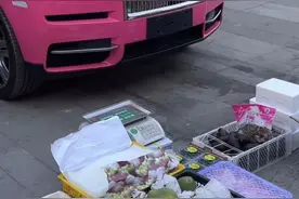 日租金15000块的豪车去摆摊，沈阳人为什么都掀起了后备箱？图片
