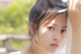 时尚的短裙热裤美女图片