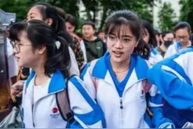 初中生攀比行为引起关注，家校共同应对图片
