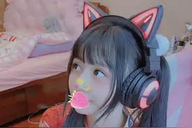 网红蔡萝莉被疑玩擦边，穿黑色连体皮衣跳舞显尴尬，网友：退网吧图片