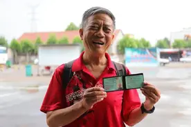 60岁以上的老年人D证不让考，但这3个驾照随便考，你会选择哪一个图片