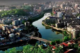 湖北来凤县与湖南龙山县隔着酉水，两地亲如一家，都是好地方图片