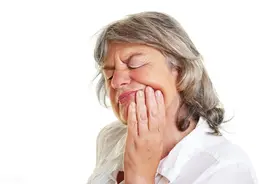 牙齿突然软酸痛怎么回事？图片