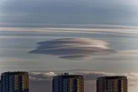 徐州出现不明飞行物，像平行世界里的“空中列车”，暂时无法解释图片