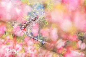 穿梭在流动中国里的火车，惊艳时光！图片