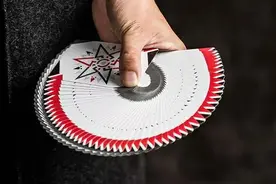 你会教孩子玩扑克牌吗？图片