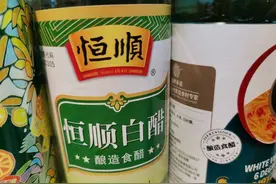把白醋倒菜刀上，没想到作用这么厉害，家家户户都用得上图片