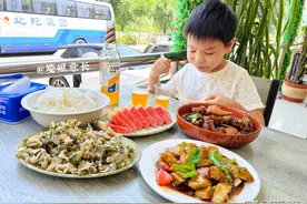 一家三口去北京十渡旅游，景区餐馆花178元点了3个菜，没被坑吧？图片