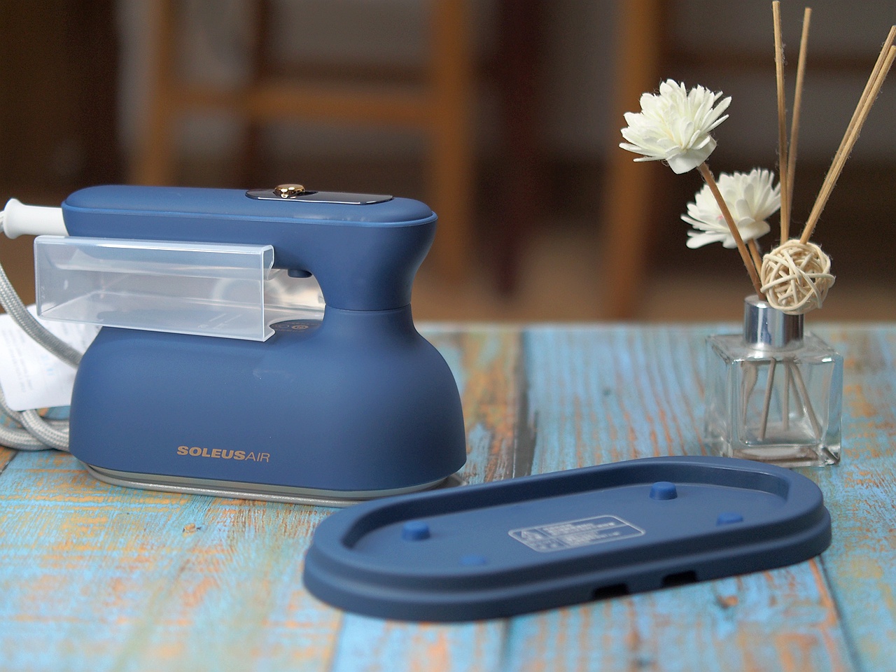 减轻衣物烫熨的工作量 你需要一台好用的电熨斗