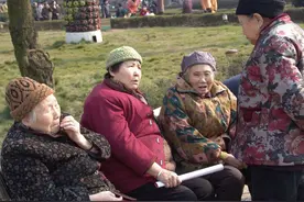 4位七旬老人的忠告：老年人注意了，不要逢人就说家里的4个秘密图片