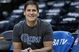 NBA愚人节最大玩笑！19年前库班自导自演 与“裁判”冲突戏耍全场图片