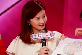 40岁的广东珠江台美女云菲，已嫁梁宇生子多年，生活幸福美满图片