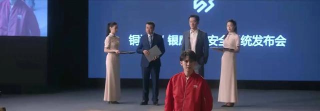 《猎罪图鉴》收官：大BOSS太嚣张直接摆烂？黑衣人登场暗示第二季