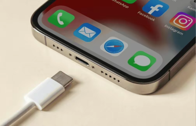 iPhone15系列要换Type-C了，但在C口上做文章，拿捏“财富密码”