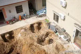 俗语：“一户开两门，人财不好留”，是啥意思？老人的经验总结图片