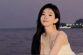 冯提莫晒出童年照，力证自己是原生态，大众看到照片后，无语了图片