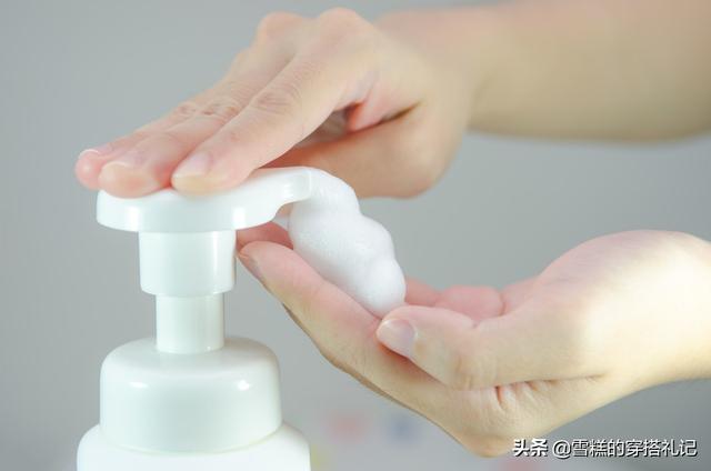 女人不管年龄多大，洗脸后要懂得这“4不要”，不然等于白费功夫