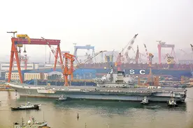 辽宁舰返厂锈迹斑斑，预计2023无法再出动，为何入役10年就中修？图片