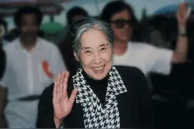 王光美：才貌双全，儿子是上将，五哥是空军英雄，六哥官至副国级图片