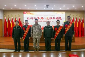 再见，老兵！——河南省军区郑州第二干休所举行隆重仪式欢送三名老兵退出现役图片