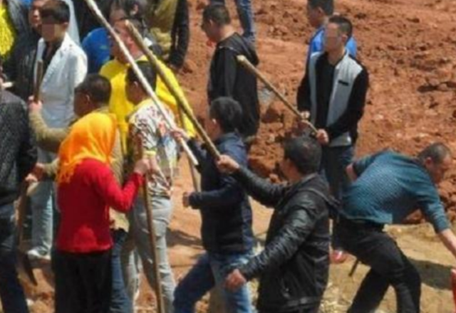 山西煤老板连杀14人，被捕时满脸笑容称：我是英雄，他们都该死！