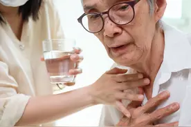 痰是肺部的晴雨表？咳出黑痰、黄痰、白痰，分别意味着什么呢？图片