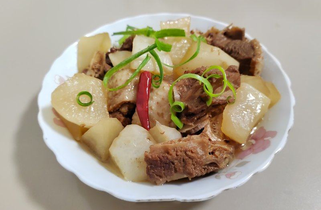 花胶西洋参排骨汤的做法 西洋参花胶炖排骨