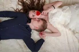 生日当天，一个给你转账，一个送你礼物，哪个男人更爱你呢？图片