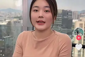 被撞劳斯莱斯女车主不要货车司机赔偿“他也不容易”，被赞善良涨粉近百万，女车主老公：大家平安无事就好图片