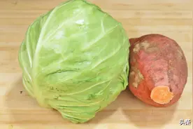 包菜里加一个红薯，老保姆教你新做法，实在太香了，比吃肉还过瘾图片