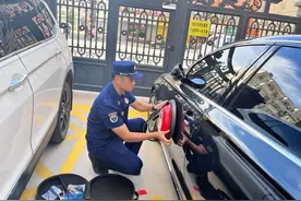 “吸附式”电子告知单，专治占用消防通道行为！图片