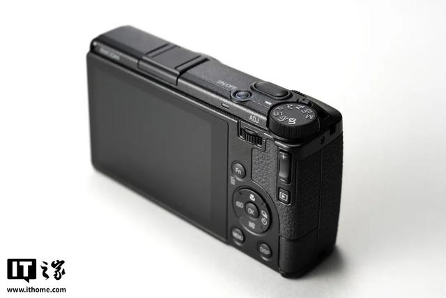 理光发布RICOH GR IV相机：2574万像素+5轴防抖，售价8999元