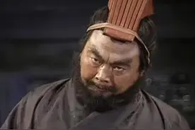 张飞死后，刘备说啥也要追回首级，为何却对关羽的首级置之不理？图片