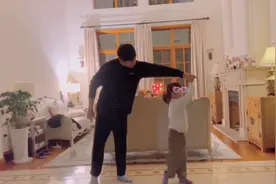 伊能静晒隔离日常，秦昊陪女儿跳舞，上海别墅客厅曝光敞亮温馨图片