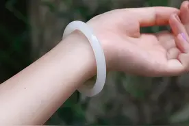 珍珠和玉哪个好？从养身功效看珠宝图片