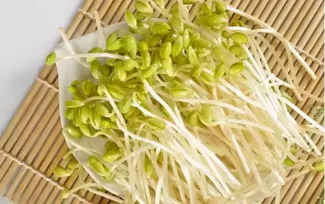 怎样去霉点用什么可以洗掉（衣服发霉的清洗小妙招）