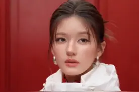 演员赵露思：初中就已爆火全网，演网剧出名，今新代言被质疑整容图片