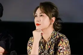 被嫌弃“又土又丑”的她，成为中国第一位百亿票房女演员，曾经的“丑角”终于“活明白了”图片