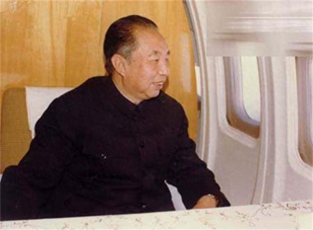 她是主席的妻子，15岁入党，如今依然健在，但很少出现在公众视野