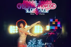 「80年代」一线女歌手，当红遭封杀远走澳洲，嫁兵哥哥一家很幸福图片