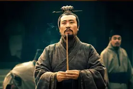张飞弃城而逃没管刘备老婆，刘备冷冷说了2句话，现已成黑帮名言图片