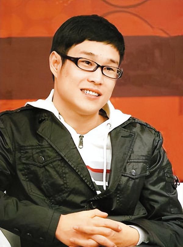 坎坷的小沈阳：与赵本山情同父子，走红后怎样对待结发妻？