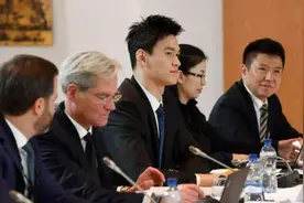 孙杨落下英雄泪！首谈新婚妻子，正面回应退役传言，有望王者归来图片