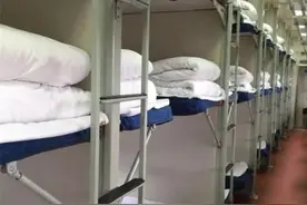 为什么坐火车卧铺时，火车票会被收走，原来是防止乘客坐过站图片