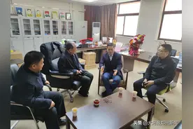 郑东新区党工委委员、郑州中原科技城管委会常务副主任赵凯走访慰问王家耀院士图片