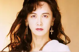 她是亚洲殿堂级歌后！70岁未婚未育，一生奉献给歌坛，谁敢不服？图片