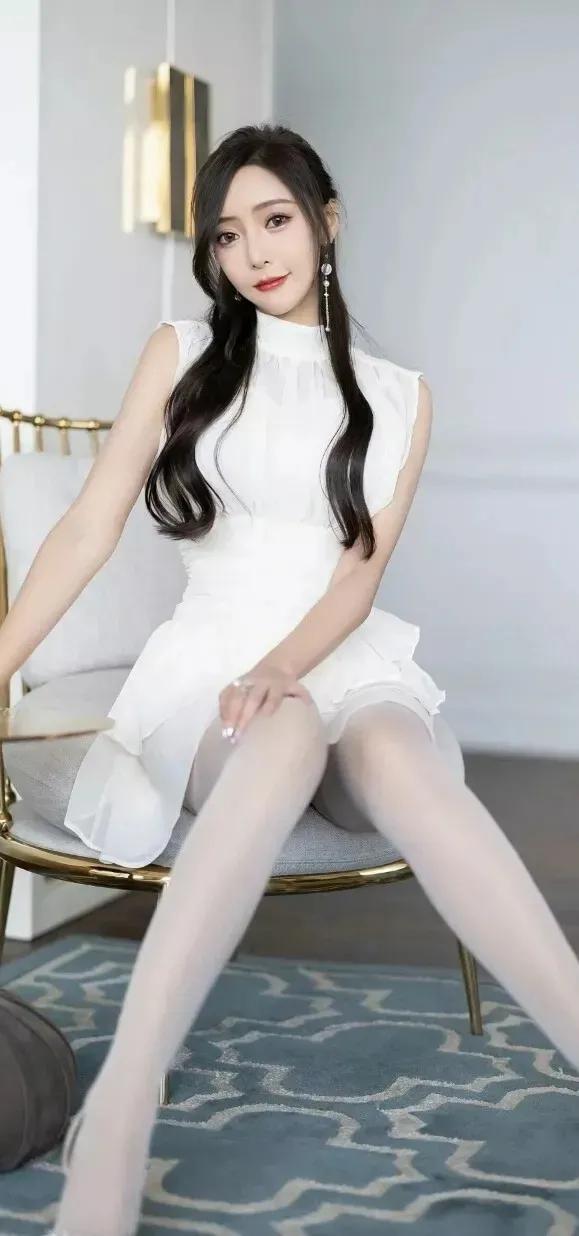 美女真写
